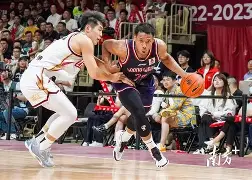 蜂鸟电竞- 江汉黑豹队对阵徽州鲸鲨队，电竞常规赛险胜，内线统治篮板——边路成突破口