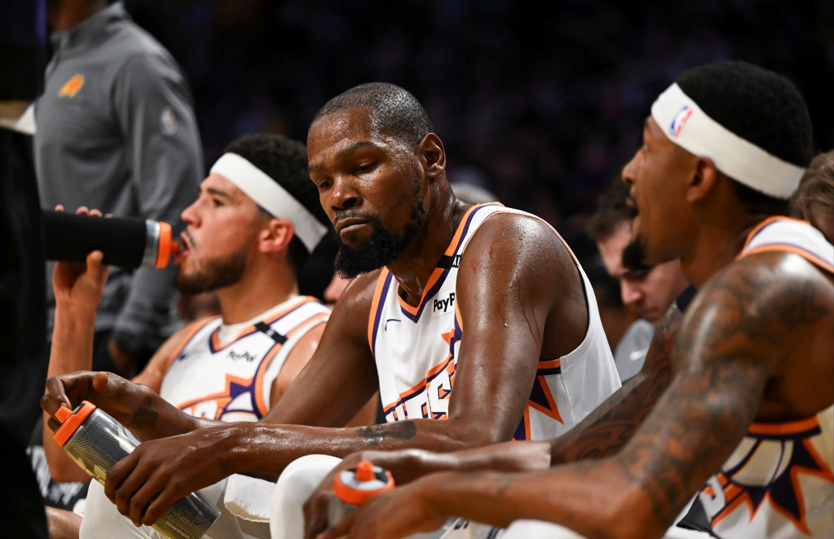 蜂鸟电竞-包含杜兰特新星重返赛场表现突出，塞尔维亚队前途光明！比赛高潮迭起的词条