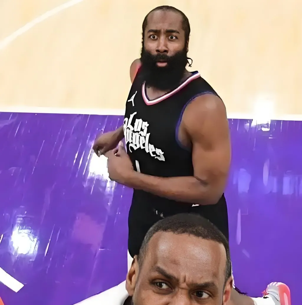 蜂鸟- 詹姆斯在fpx比赛中回归赛场,关键助攻引发热议的是谁 